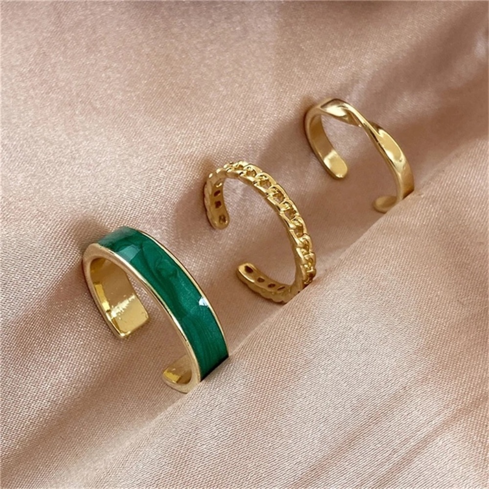 Three-Piece Emerald Green and Gold Chain Ring Set
